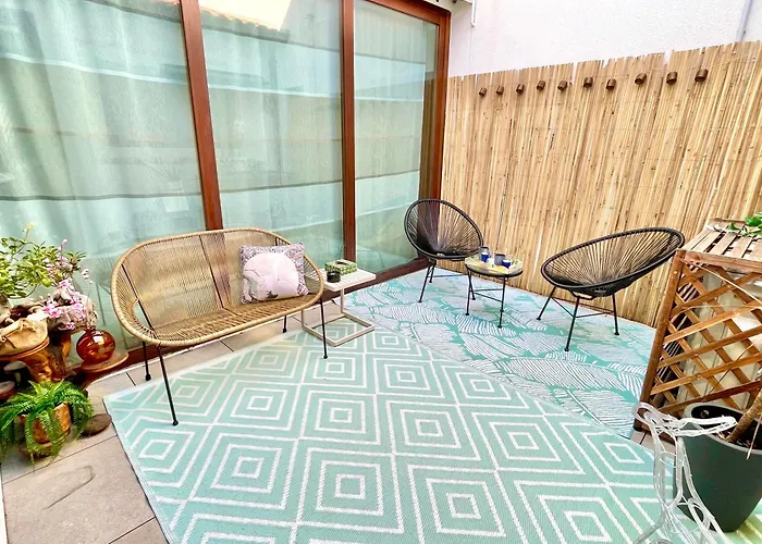 Locatelli Apartments - Patio Living \